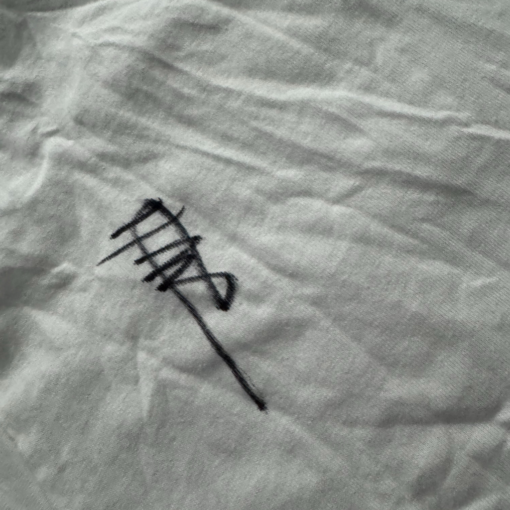 Von Juices Team signiertes Shirt